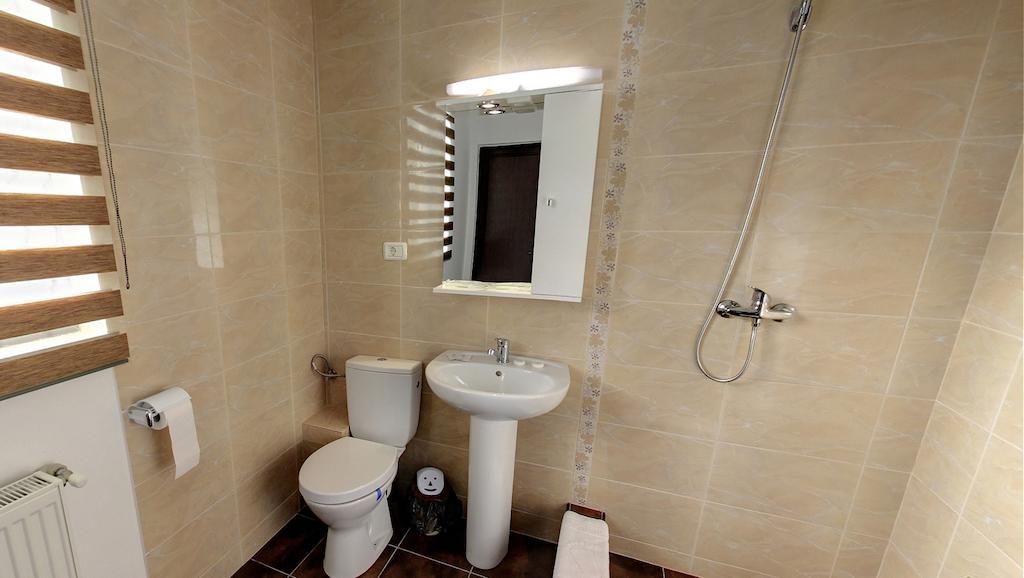 La Storia Guest House Piteşti Pokoj fotografie
